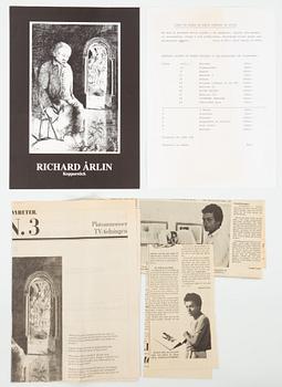 Mapp med grafik av Richard Årlin & Olof Sandahl.