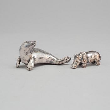 A SET OF SILVER OBJECTS, 14 parts.