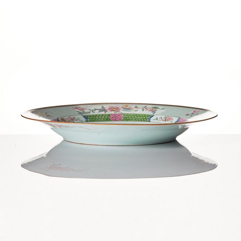 A famille rose serving dish, Qing dynasty, Yongzheng (1723-35).