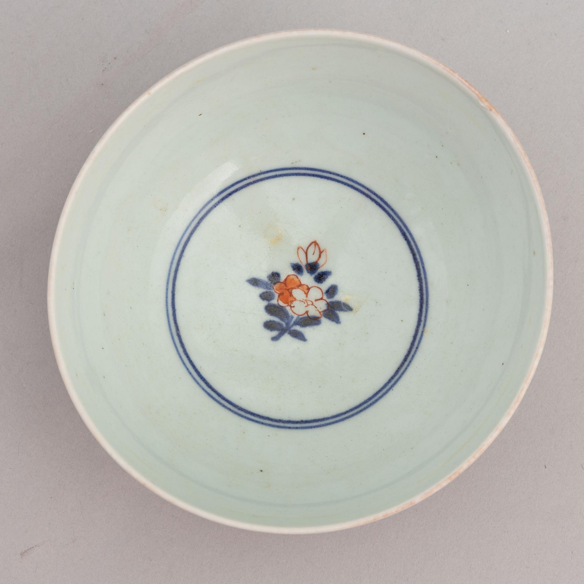A Japanese vase and a bowl, 18th and 19th Century.