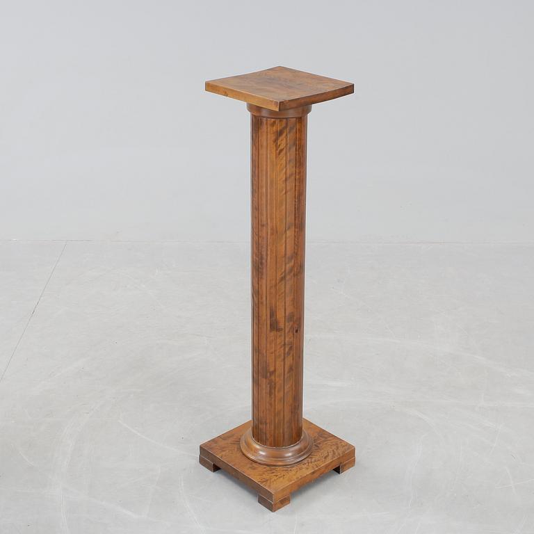 KOLONN, Karl Johan-stil, 1900-talets början.
