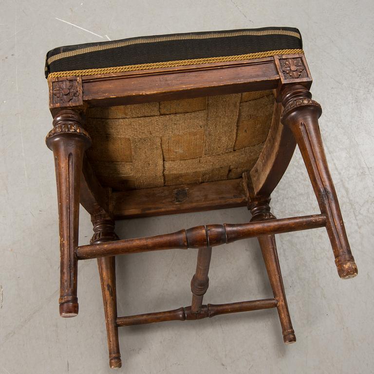 TABURETT, gustaviansk. Stockholms snickarämbetes sigill.