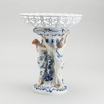 A Meissen porcelain blue and white center piece.