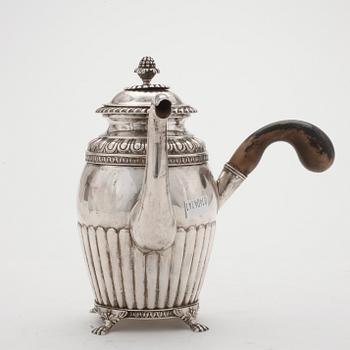 CHOKLADKANNA, silver, Gustaf Folcker, Stockholm, 1834. Vikt ca 430g.