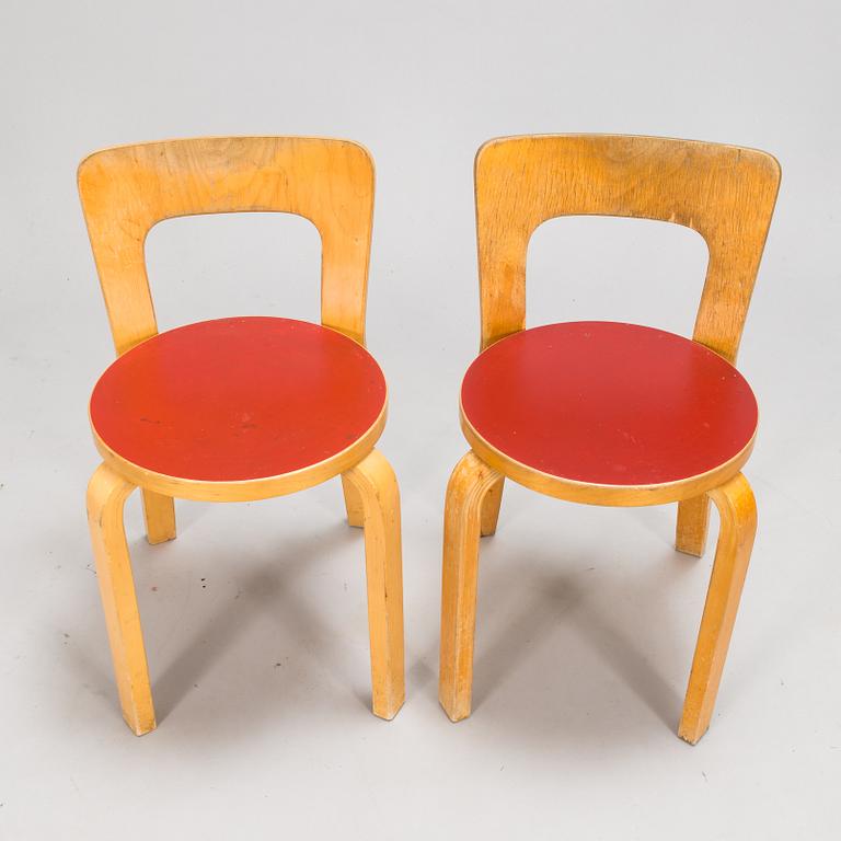 Alvar Aalto, a mid 20th century 'DL85' folding table, seven chairs for Artek.