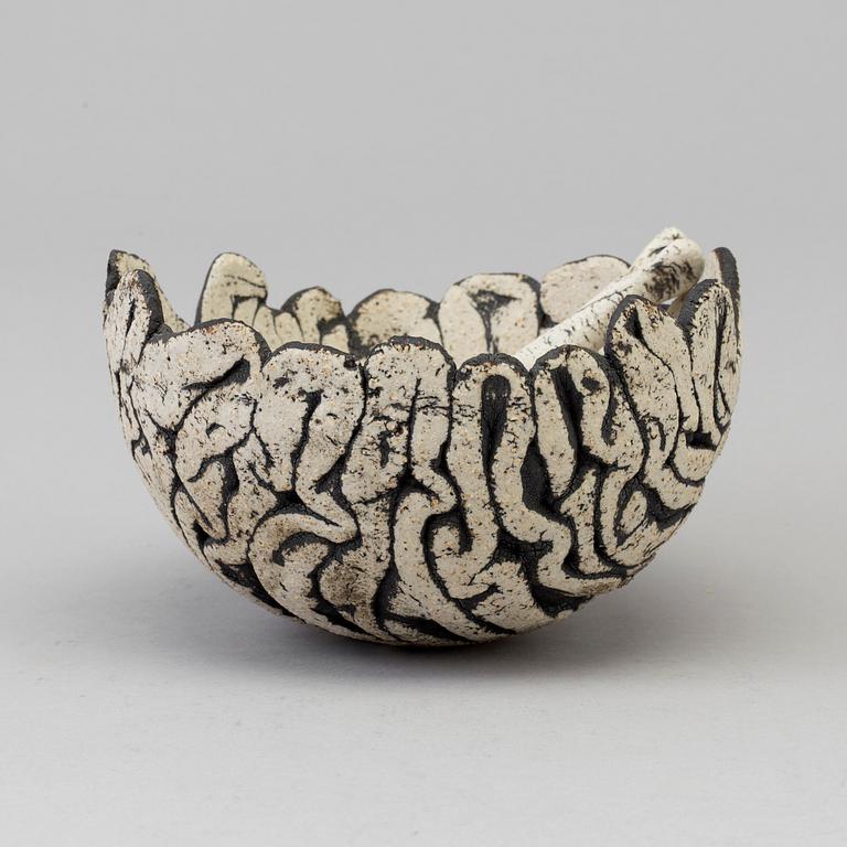 ULLA VIOTTI, bowl and object, stoneware, signed, second half of the 20th century.