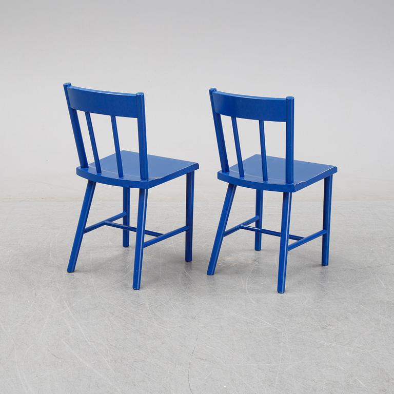 A pair of painted chairs by Mats Theselius for Källemo, 1980's.