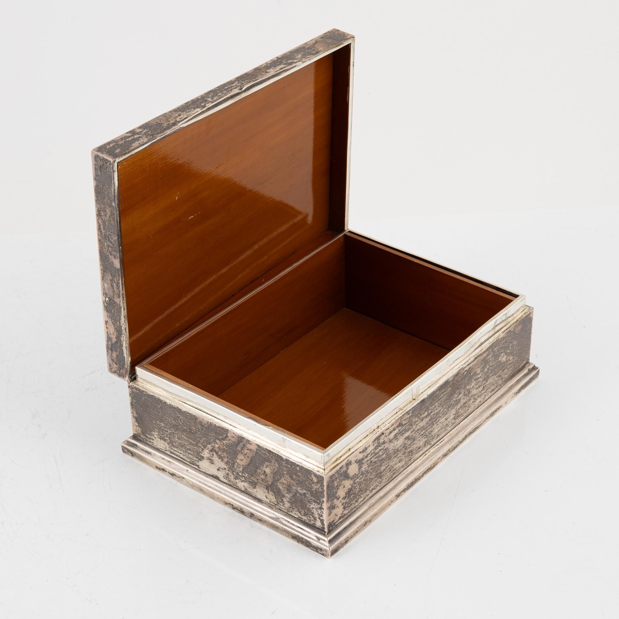 Skrin med lock, silver och trä. Stämplat Made in Siam, Stering.