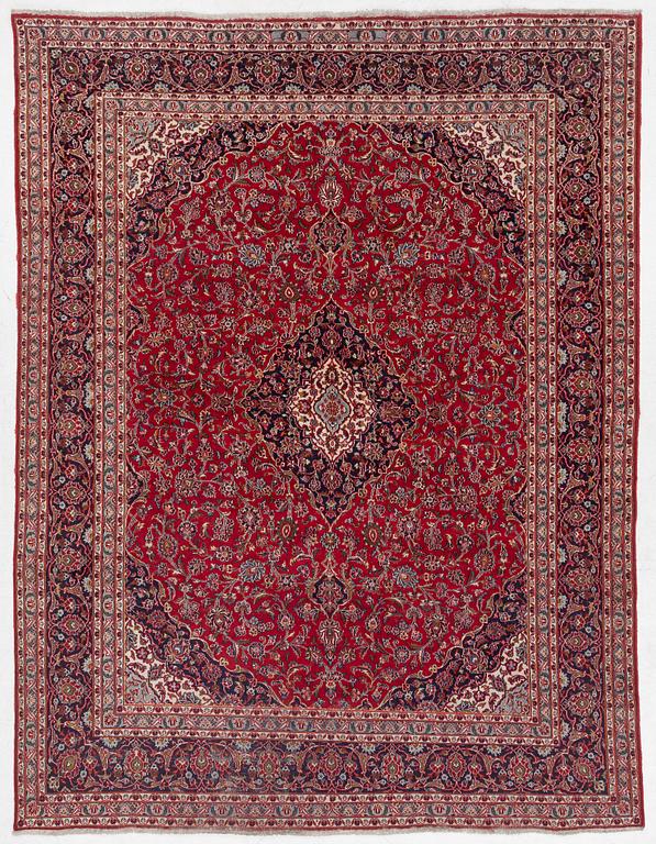 Matta, Meshed, ca 372 x 290 cm.