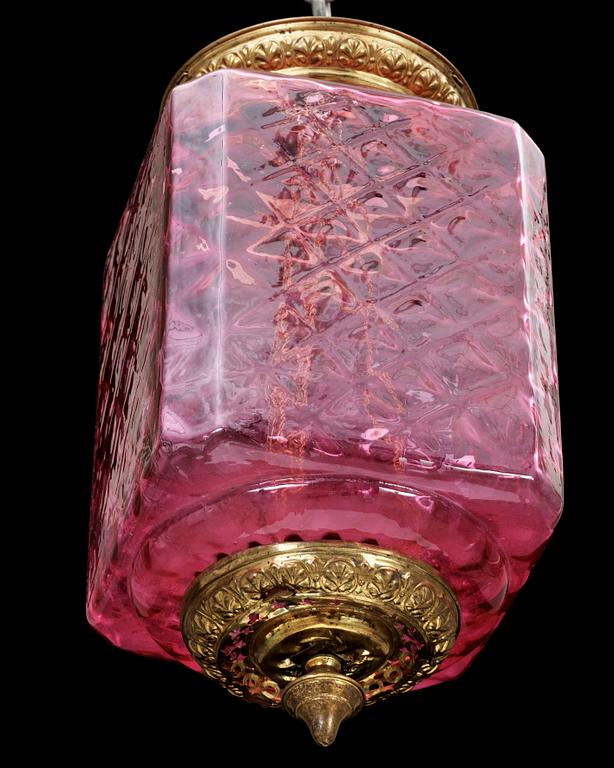 MÅNSKENSLAMPA, glas, omkring 1900. H 36.