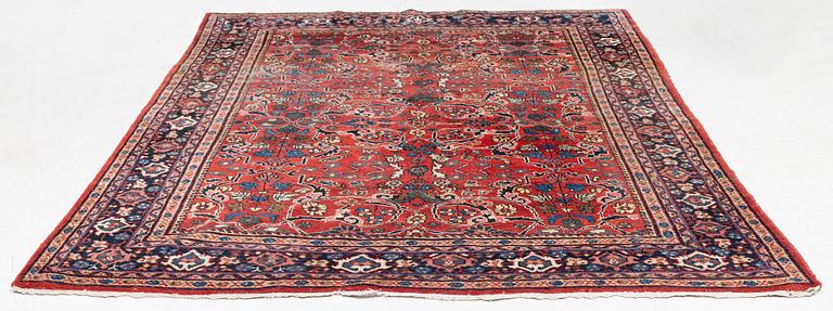 A carpet, Mahal, approx. 306 x 214 cm.