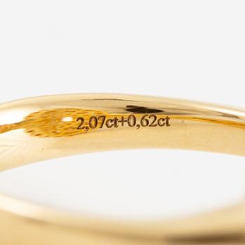 Ring in 18K gold with morganite and brilliant-cut diamonds.