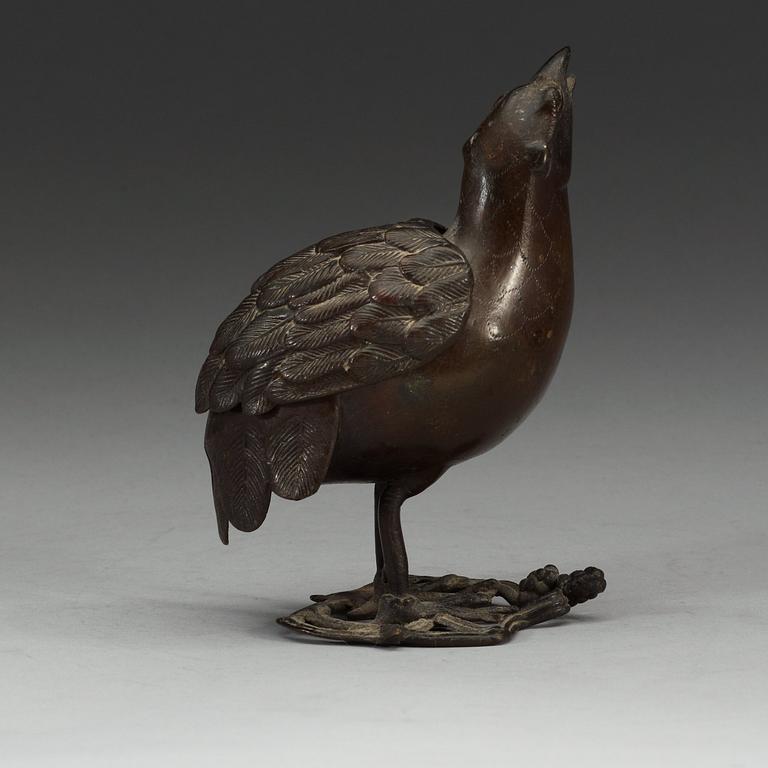 A gold splashed bird shaped censer, Qing dynasty (1644-1912).