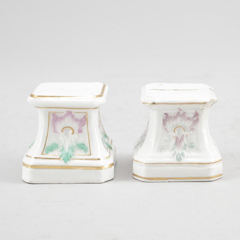 SOCKLAR, 2 st, porslin, Meissen, Tyskland, 1700-talets början.