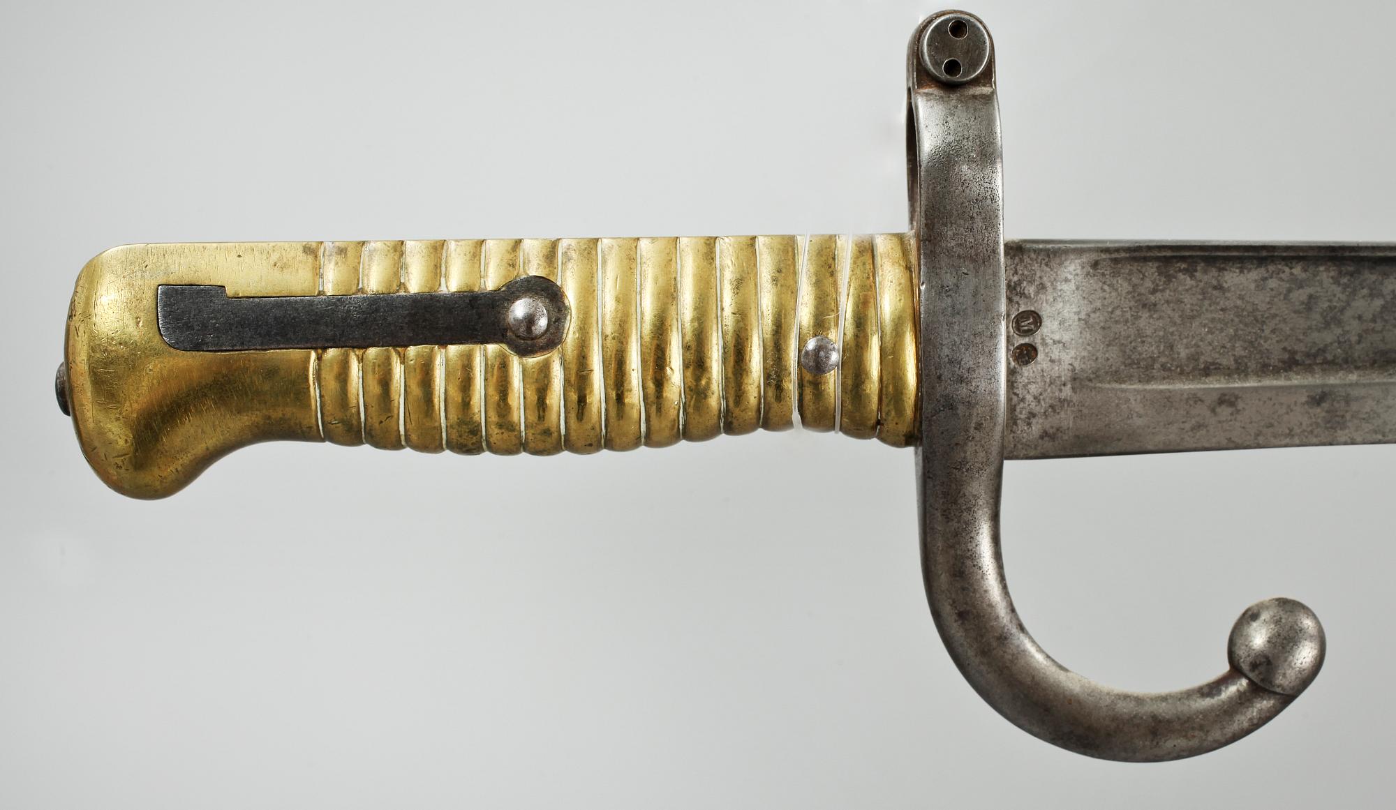 BAJONETTER, ett par, metall, 1800-tal.