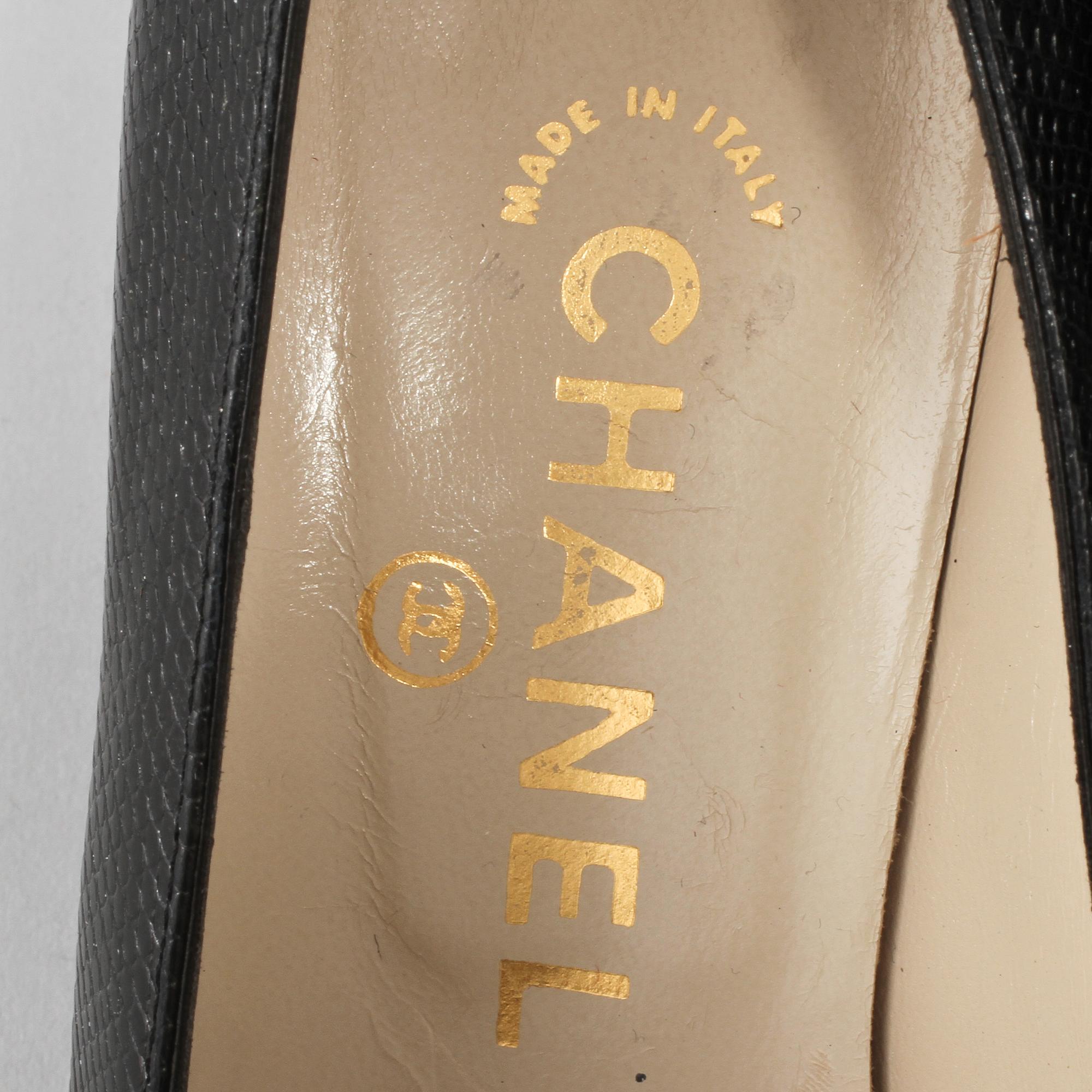 SKOR, två par Chanel.