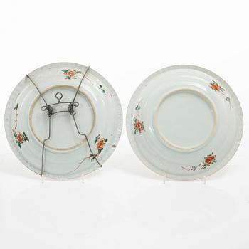 Fat, tre stycken, porslin. Qingdynastin, Kangxi (1662-1723).