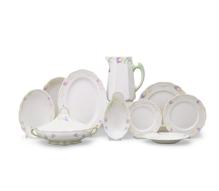An Alf Wallander Art Nouveau 64 pcs porcelain service, Rörstrand ca 1899-1910.