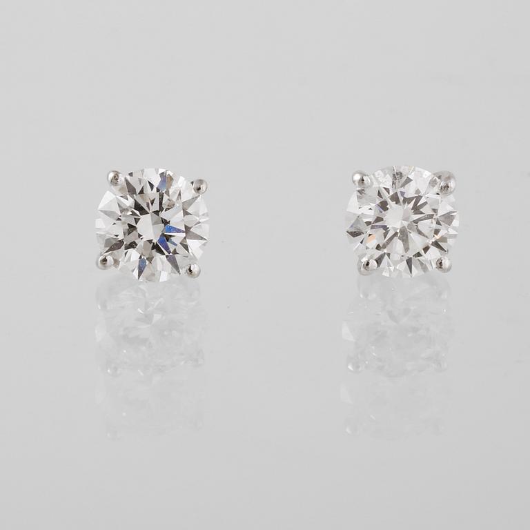 ÖRHÄNGEN, 18K vitguld med briljantslipade diamanter ca 1.42 ct. Vikt 1,6 gram.