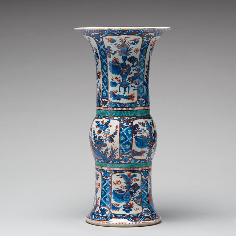 A blue and white 'Clobbered' vase, Qing dynasty, Kangxi (1662-1722).