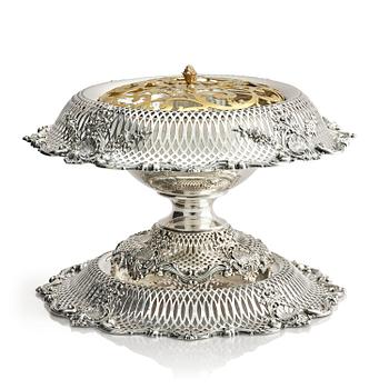 359. A sterling silver table centerpiece for flower arrangements, marks of Black, Starr & Frost, New York 1874-1908.
