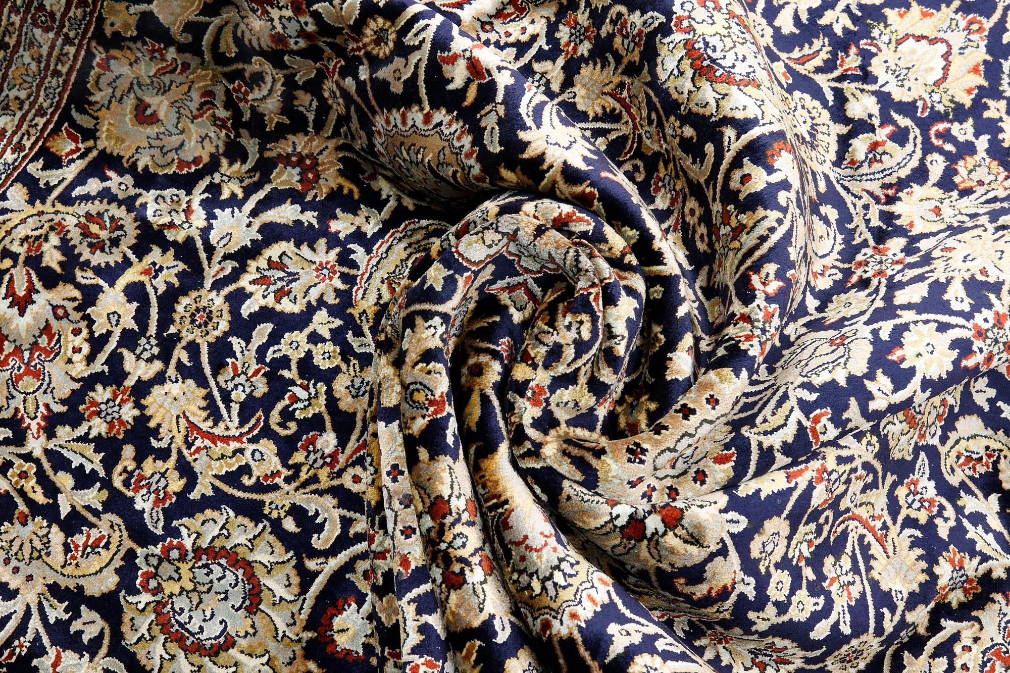 A silk Kashmir carpet, ca 280 x 188 cm.