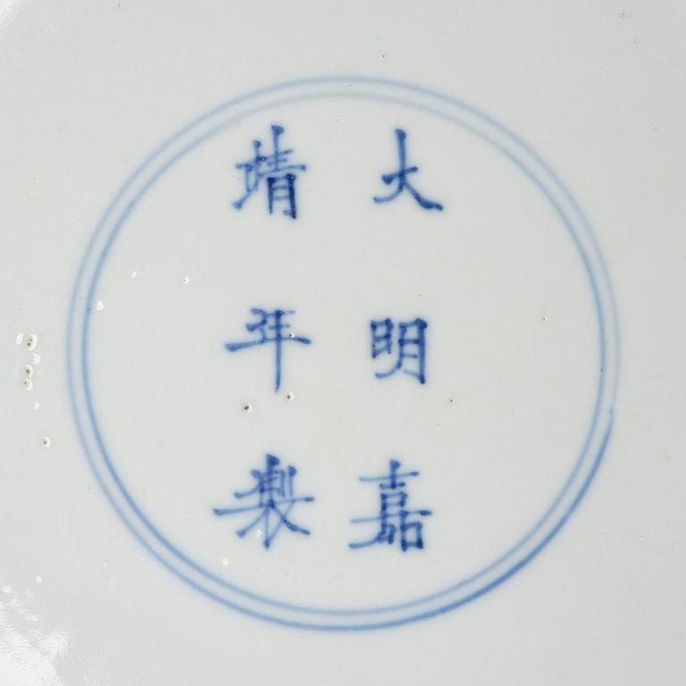A blue and white dish, Qing dynasty, Kangxi (1662-1722).