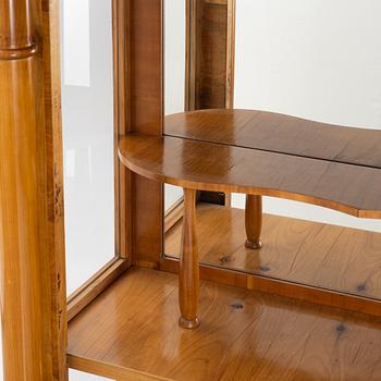 A pair of vitrine cabinets, around 1900.