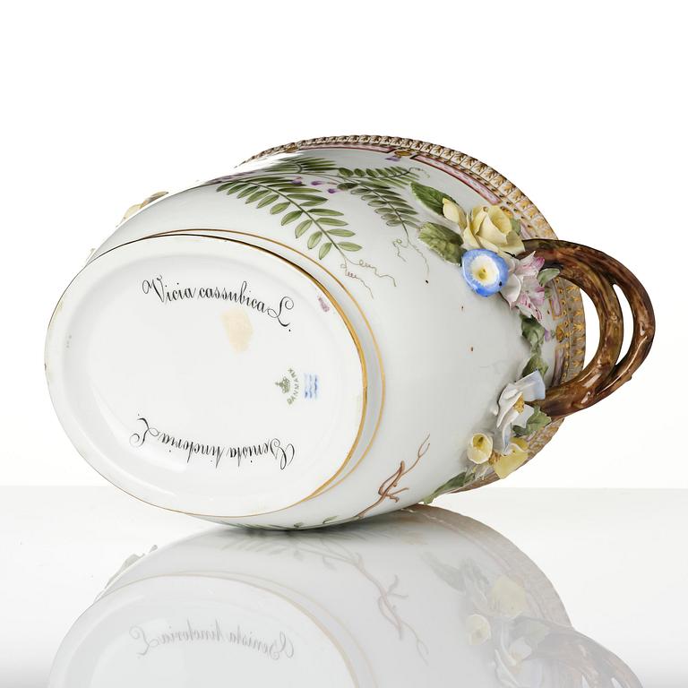 Ytterfoder/Vinkylare, porslin. 'Flora Danica', Royal Copenhagen, Danmark, 1800-tal.