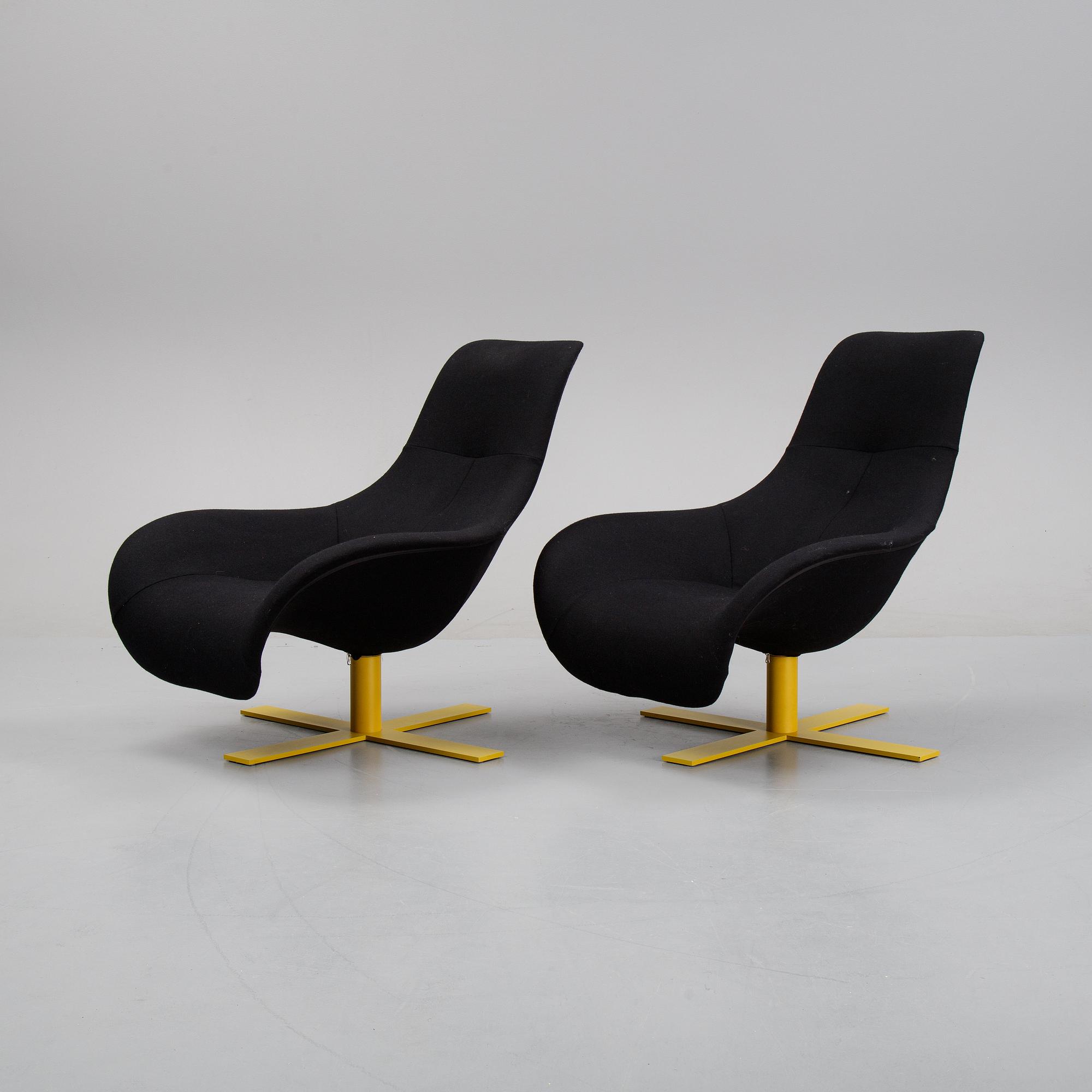 Antonio Citterio, a pair of 'Mart' easy chairs, B&B Italia.