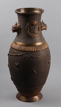 GOLVURNA, metall. Orientalisk.