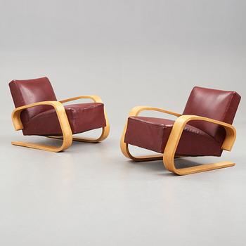 Alvar Aalto, A pair of Alvar Aalto tank easy chairs, model 400 probably by Huoneakalu-ja Rakennustyötehdas Oy, Finland, for Artek,