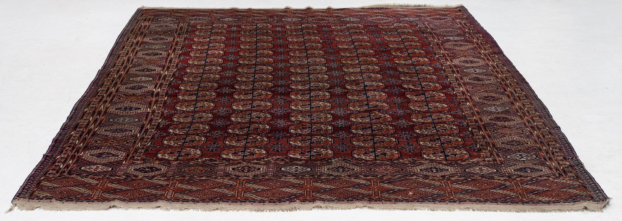 Huvudmatta Tekke Turkmen antik ca 328x232 cm.