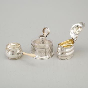 3 pieces of silver,  England 19th and 20th century.