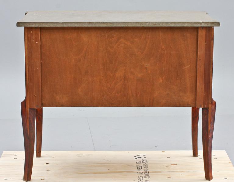 BYRÅ, gustaviansk stil, 1900-tal.