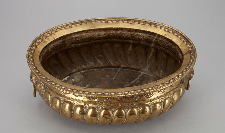 VINKYLARE / YTTERFODER samt YTTERFODER, mässing, Frankrike 1800-luku.