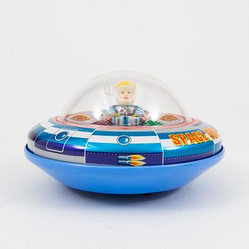 A Masudaya tinplate "Apollo X-5" flying saucer, Japan, 1960s.