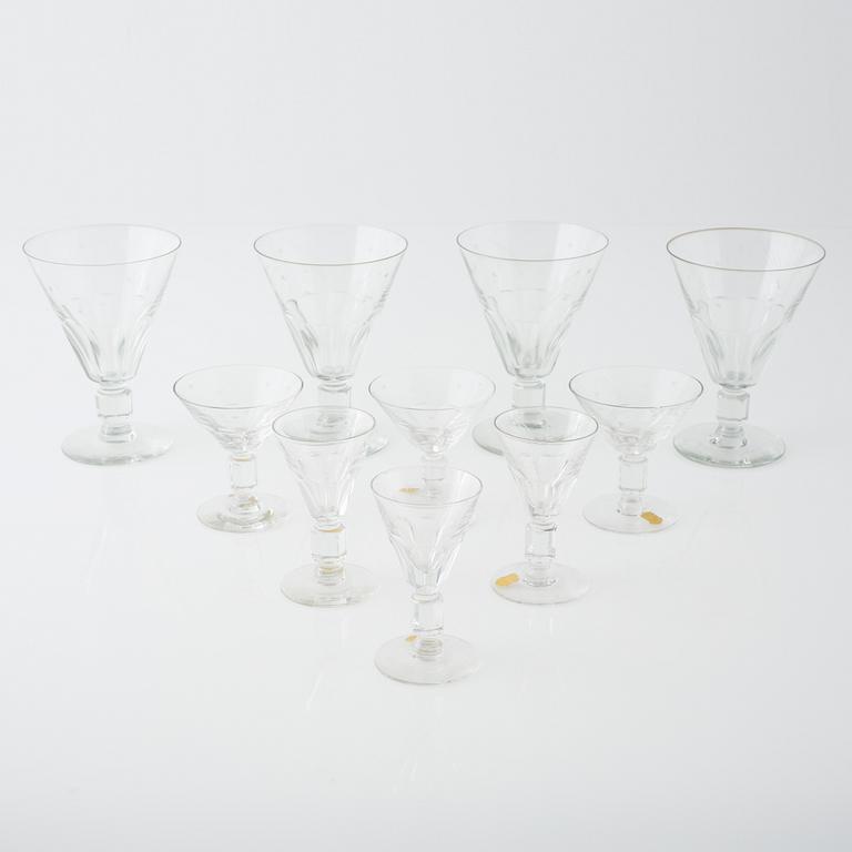 30 pieces of glass from the mid 20th century.