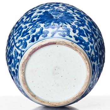 A blue and white lotus jar, Qing dynasty, Kangxi (1662-1722).