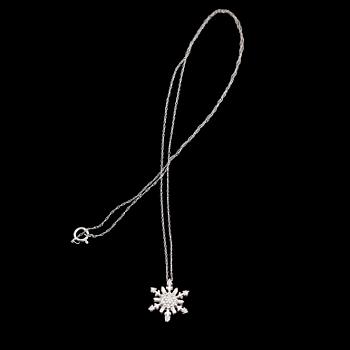 HÄNGE MED KEDJA, 14K vitguld och diamanter tot ca 0.20 ct. Total vikt ca 2 g.