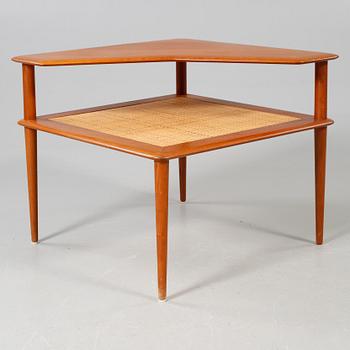 HÖRNBORD, "Minerva", Peter Hvidt och Orla Mölgaard- Nielsen, France & Son, Danmark, 1900-talets andra hälft.