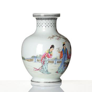 Vas, porslin, Kina, 1900-tal.