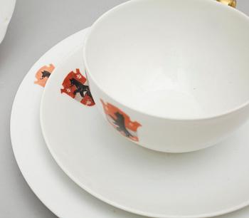 VAPENSERVIS med familjen Behrencreutz vapen, 51 delar, benporslin, "Versilles", Bavaria, Rosenthal.