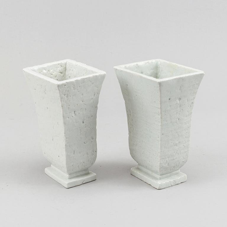 Gunnar Nylund, a pair of two stoneware vases, Röstrand, Sweden.