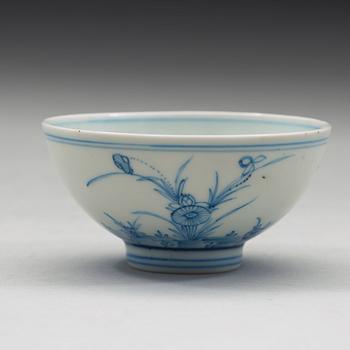SKÅL, porslin. Qing dynastin med Yongzheng sex karaktärers märke och period (1723-35).
