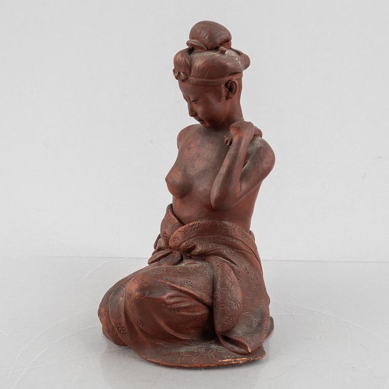 A pottery figure of a seated woman, Japan, Taisho period (1912-26), signed Sais.