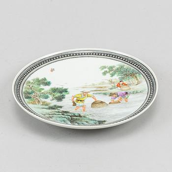 A Chinese famille rose dish, second half of the 20th century.