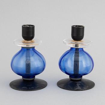 Erik Höglund, ljuskrona samt ljusstakar, ett par, glas och järnsmide.