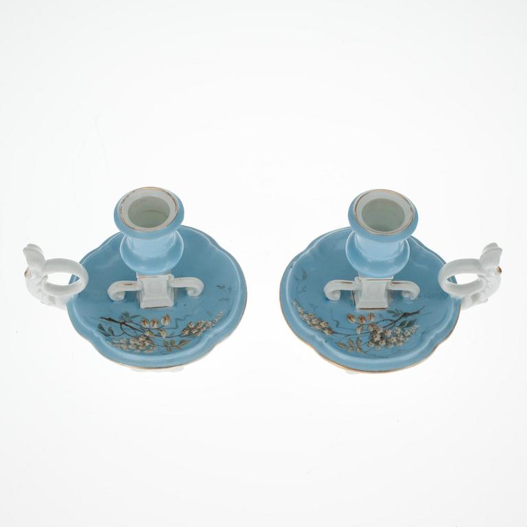 LJUSSTAKAR, ett par, porslin, M.S Kuznetsov, Dmitrov fabriken 1892-1917,  Ryssland.