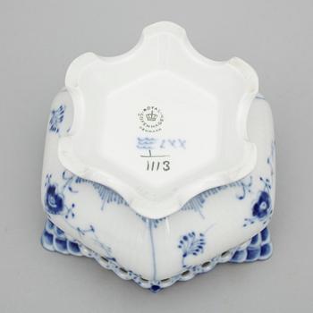 SERVISDELAR, 4 delar, porslin, "Musselmalet" Royal Copenhagen.